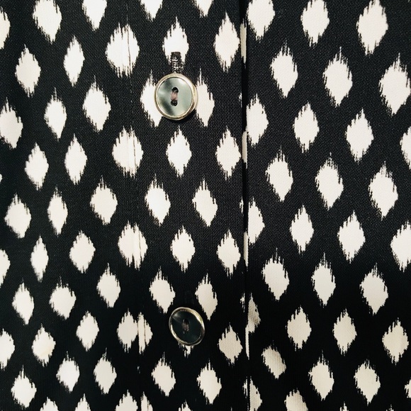 Dana Buchman button up blouse in EUC. - Picture 3 of 7